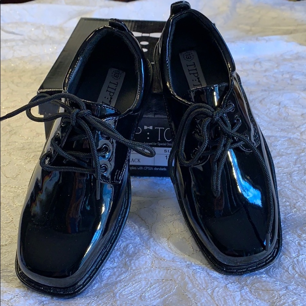 Tip Top Boys Tuxedo Shoes Size 13Y (style S61)